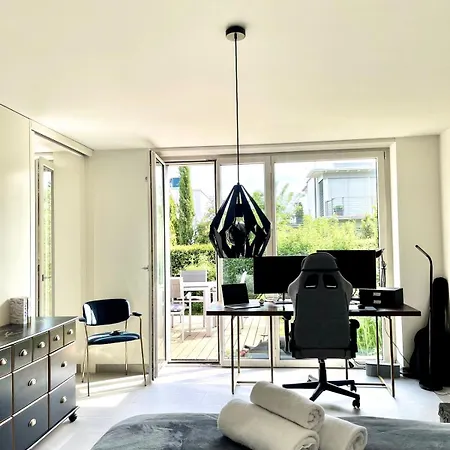 شقة Gaestezimmer In Einfamilienhaus زيورخ
